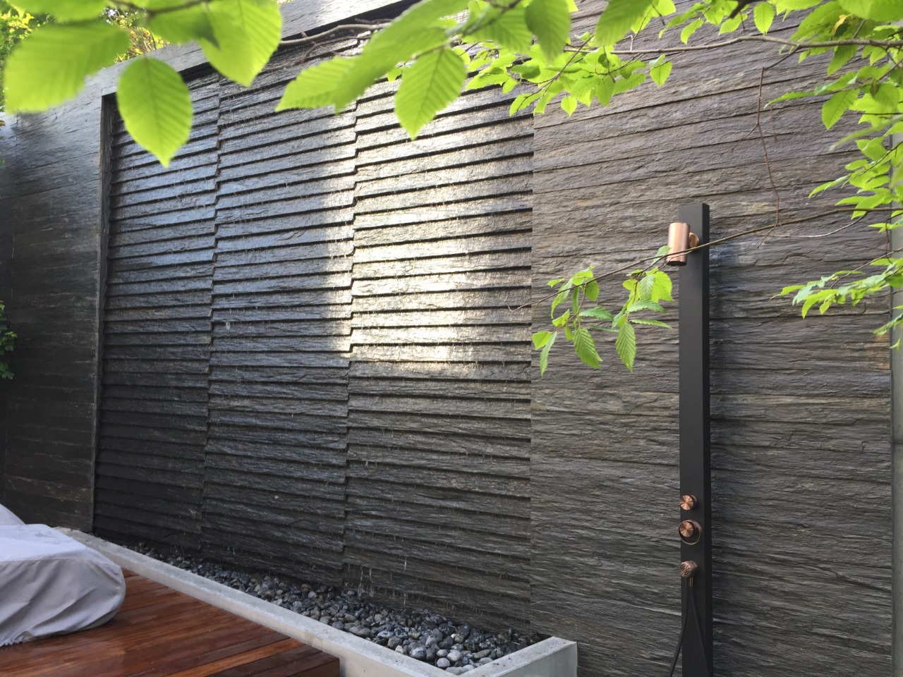 Parement en schiste noir naturel