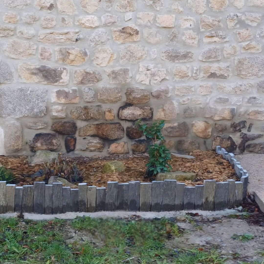 Piquet de schiste "plat" - épaisseur 3 à 4 cm - bouts sciés